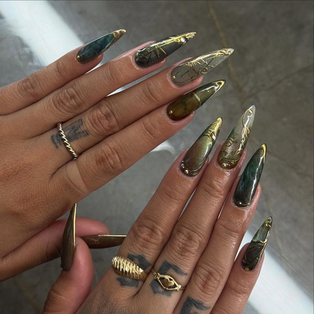 Emerald marble with gold vines