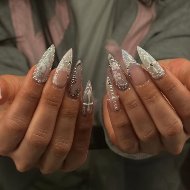 Sculpted lace cathedral tips